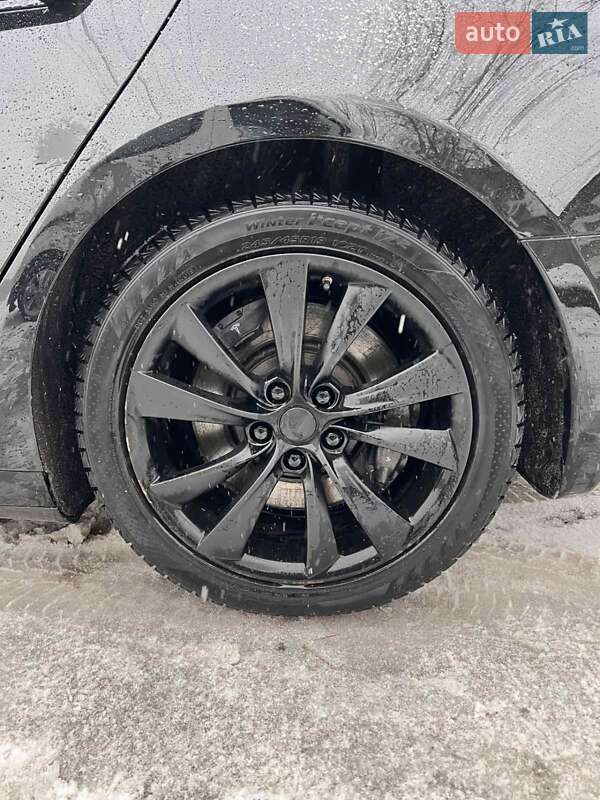 Лифтбек Tesla Model S 2016 в Киеве фото 21 Лифтбек Tesla Model S 2016 в Киеве