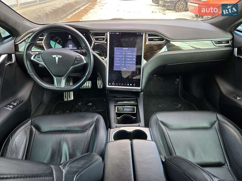 Лифтбек Tesla Model S 2016 в Киеве фото 13 Лифтбек Tesla Model S 2016 в Киеве