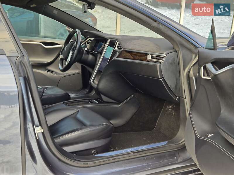 Лифтбек Tesla Model S 2016 в Киеве фото 18 Лифтбек Tesla Model S 2016 в Киеве
