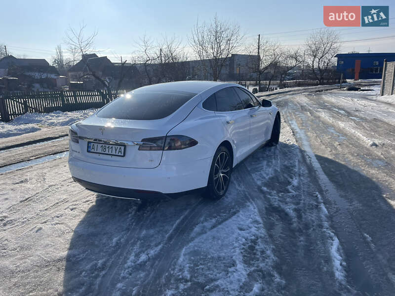 Лифтбек Tesla Model S 2014 в Фастове