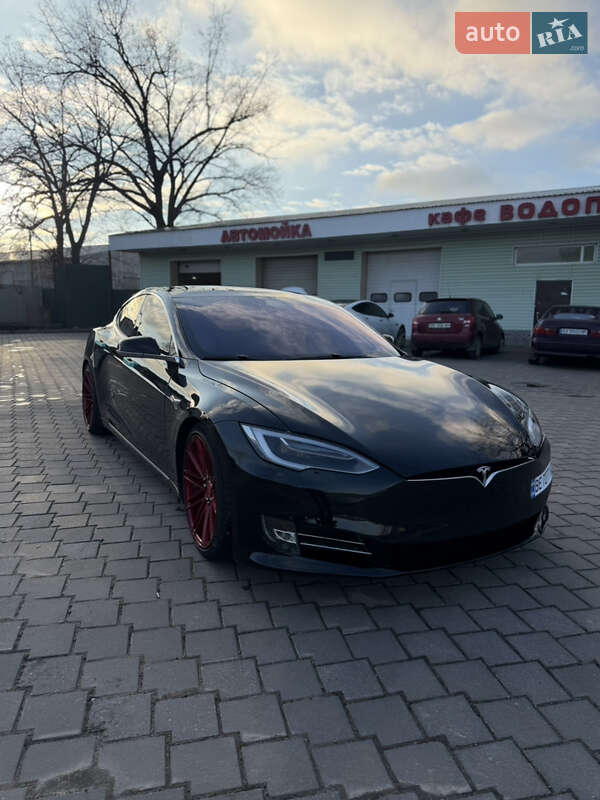 Лифтбек Tesla Model S 2018 в Николаеве