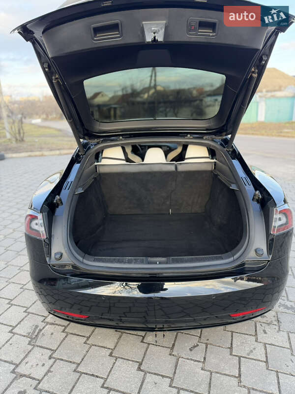 Лифтбек Tesla Model S 2018 в Николаеве