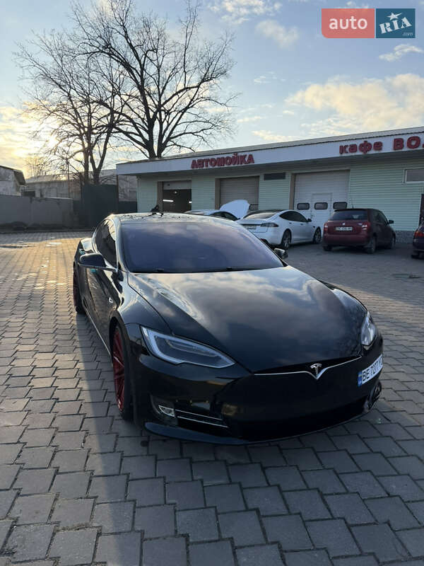 Лифтбек Tesla Model S 2018 в Николаеве