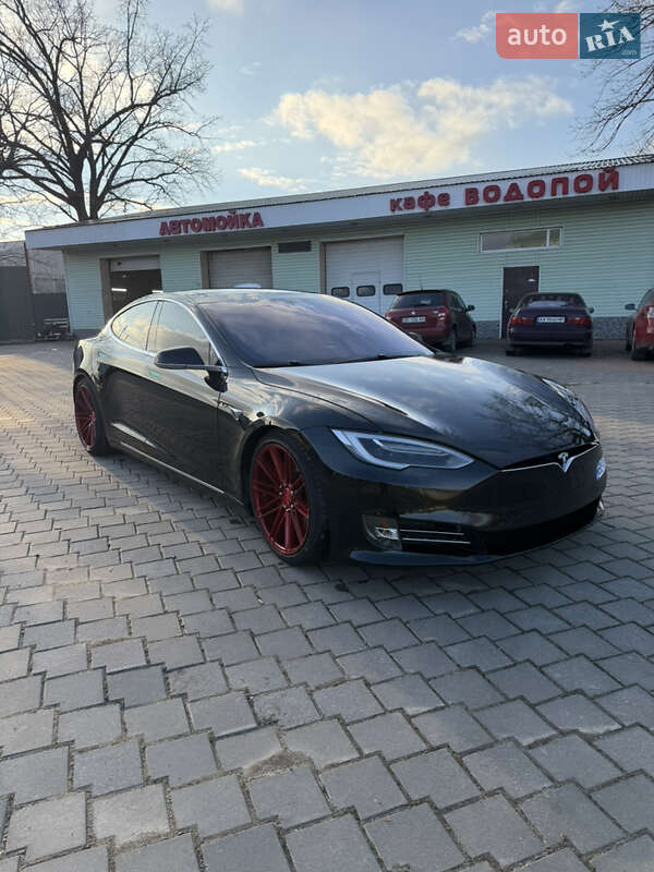 Лифтбек Tesla Model S 2018 в Николаеве