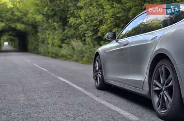 Лифтбек Tesla Model S 2015 в Ровно