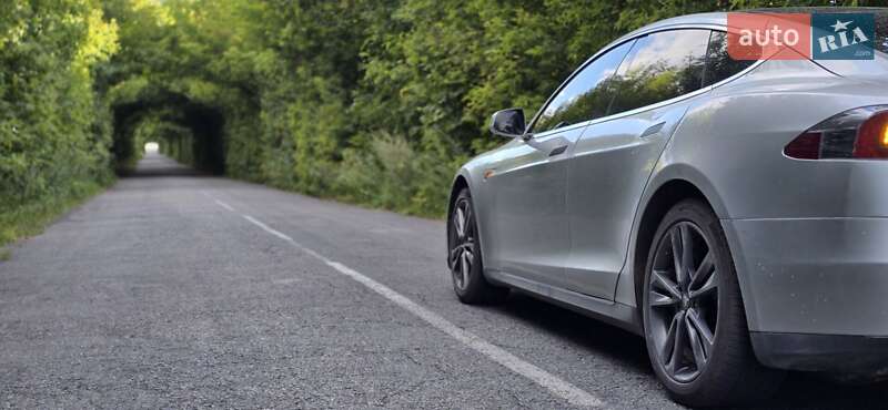 Ліфтбек Tesla Model S 2015 в Рівному фото 21 Ліфтбек Tesla Model S 2015 в Рівному