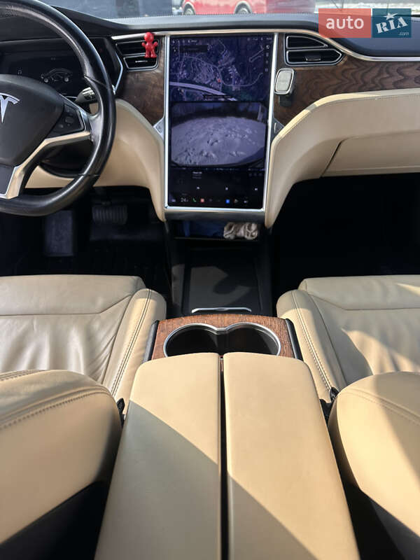 Лифтбек Tesla Model S 2017 в Черновцах фото 13 Лифтбек Tesla Model S 2017 в Черновцах