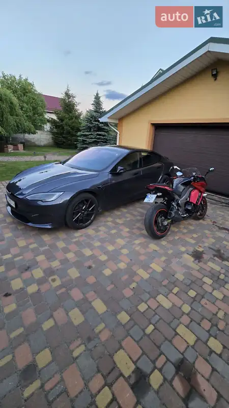 Tesla Model S 2021