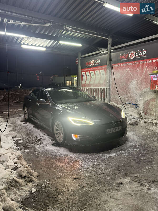 Лифтбек Tesla Model S 2017 в Киеве
