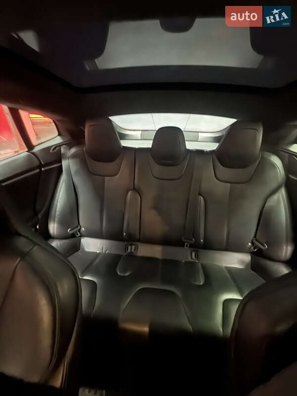 Лифтбек Tesla Model S 2017 в Киеве