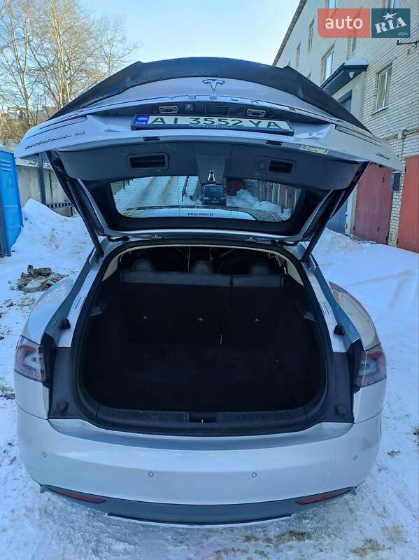 Ліфтбек Tesla Model S 2013 в Києві