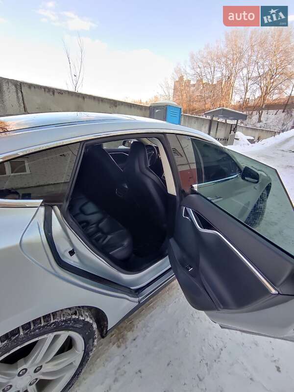 Ліфтбек Tesla Model S 2013 в Києві