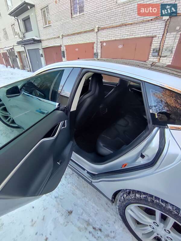 Ліфтбек Tesla Model S 2013 в Києві