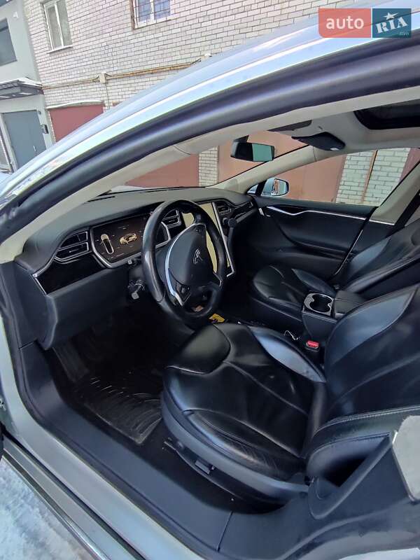 Ліфтбек Tesla Model S 2013 в Києві