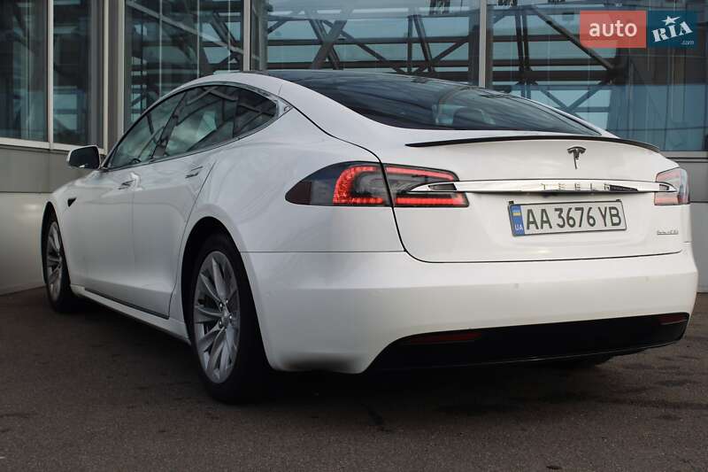Ліфтбек Tesla Model S 2019 в Києві