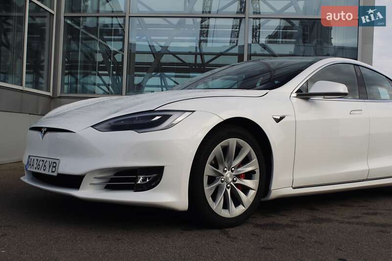 Ліфтбек Tesla Model S 2019 в Києві