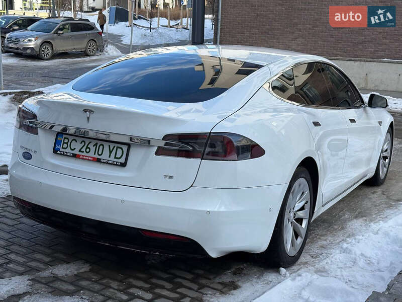 Лифтбек Tesla Model S 2016 в Львове