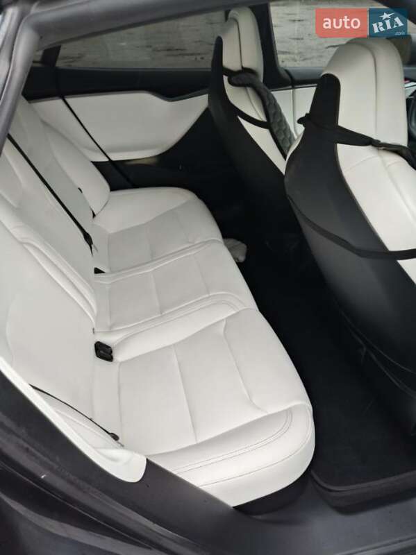 Лифтбек Tesla Model S 2019 в Сумах