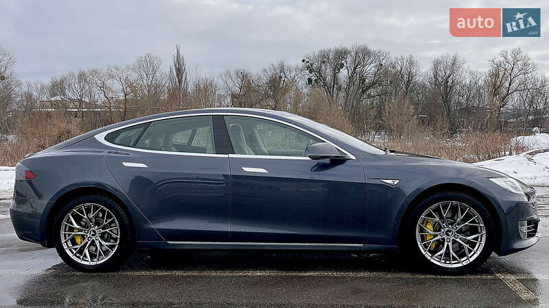 Ліфтбек Tesla Model S 2016 в Бучі