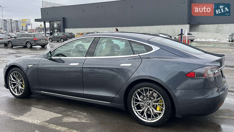 Ліфтбек Tesla Model S 2016 в Бучі