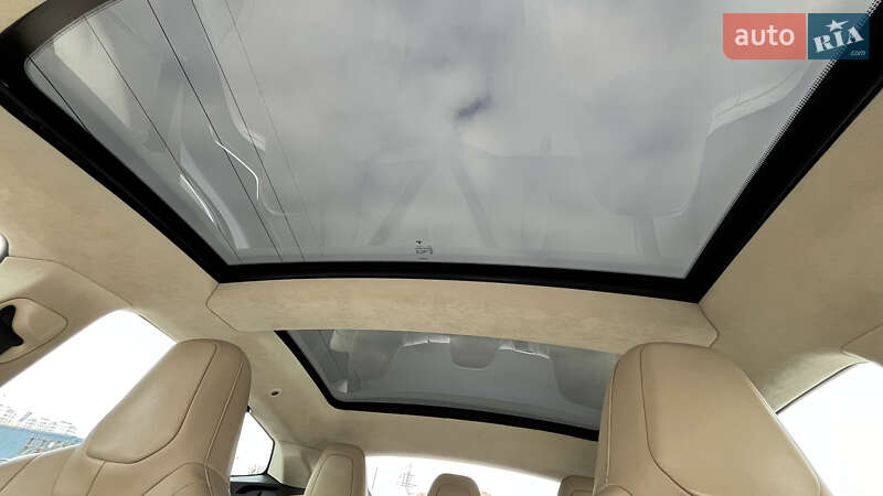 Ліфтбек Tesla Model S 2016 в Бучі