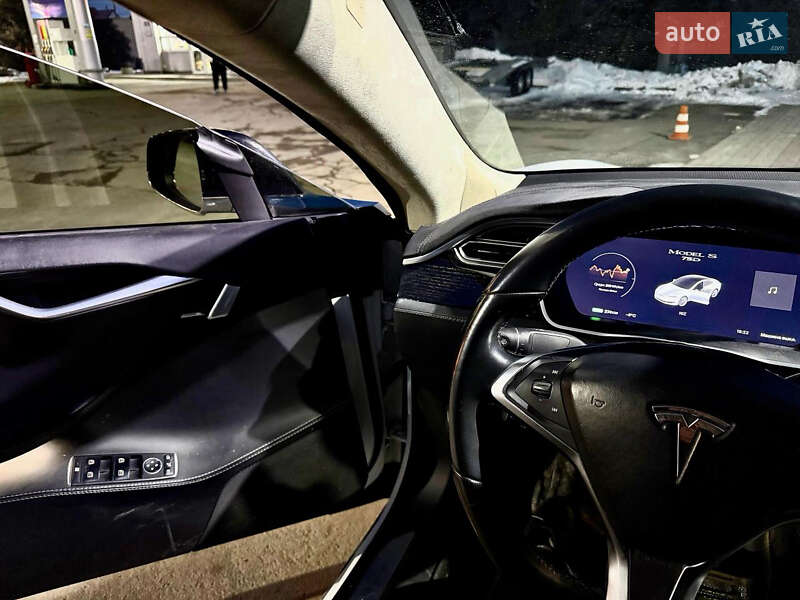 Ліфтбек Tesla Model S 2016 в Львові