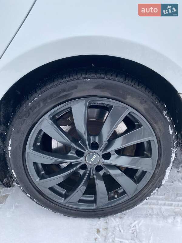 Лифтбек Tesla Model S 2013 в Ивано-Франковске