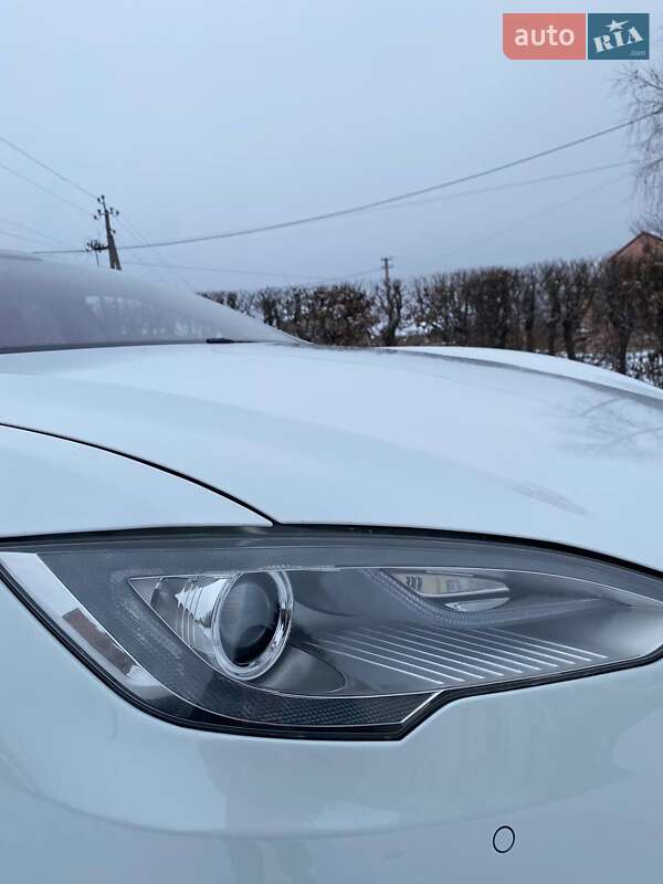 Лифтбек Tesla Model S 2013 в Ивано-Франковске
