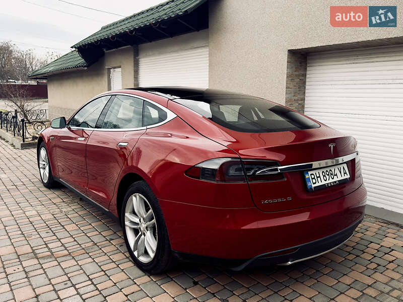 Ліфтбек Tesla Model S 2015 в Одесі