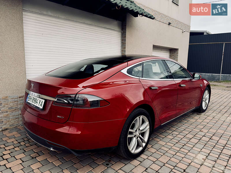 Ліфтбек Tesla Model S 2015 в Одесі