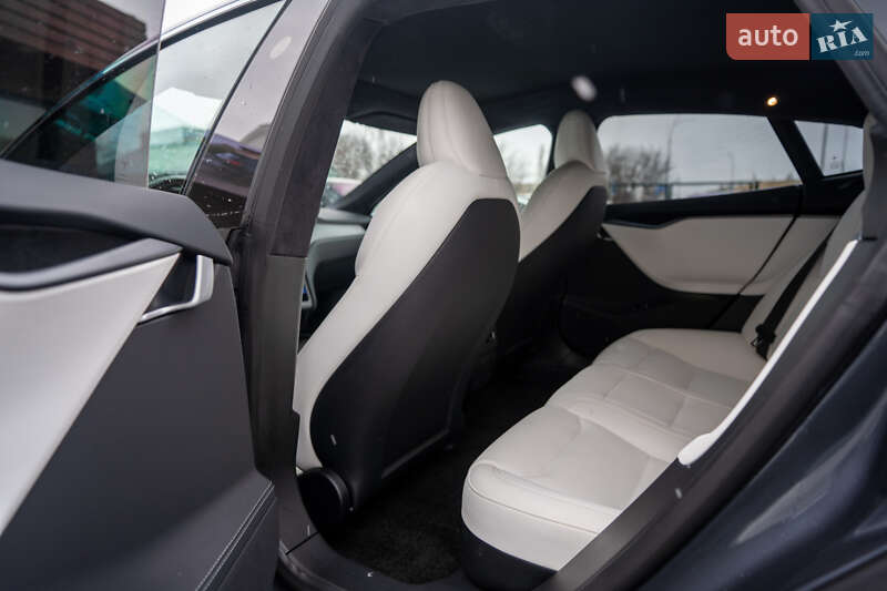 Ліфтбек Tesla Model S 2020 в Києві