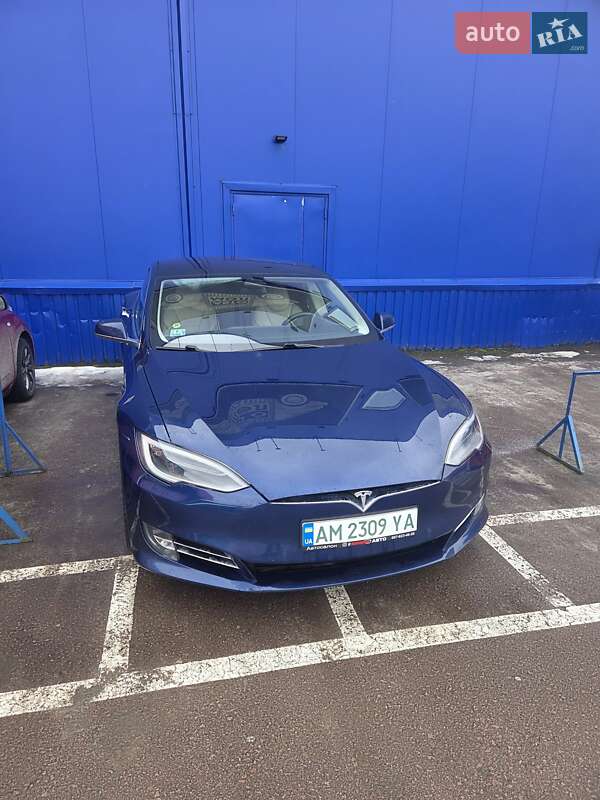 Лифтбек Tesla Model S 2017 в Житомире фото Лифтбек Tesla Model S 2017 в Житомире