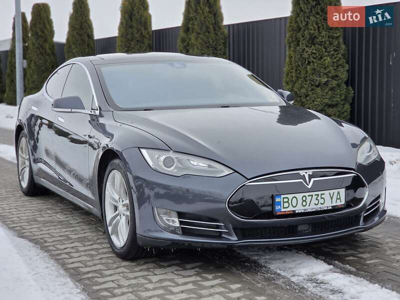 Лифтбек Tesla Model S 2014 в Тернополе фото Лифтбек Tesla Model S 2014 в Тернополе