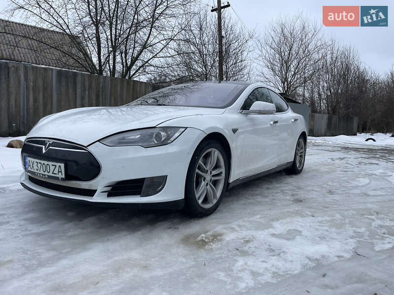 2013 Tesla Model S, VIN 5YJSA1CGXDFP17565:plate — фото 1 (autoria)