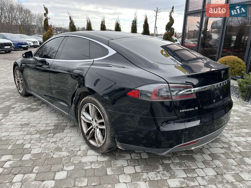 Лифтбек Tesla Model S 2014 в Львове