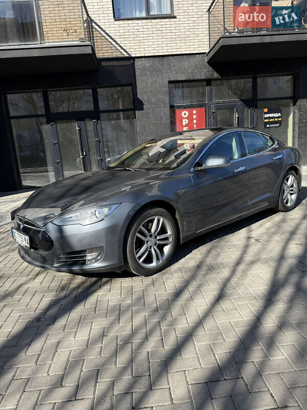 Лифтбек Tesla Model S 2013 в Ужгороде