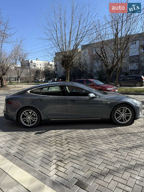 Лифтбек Tesla Model S 2013 в Ужгороде