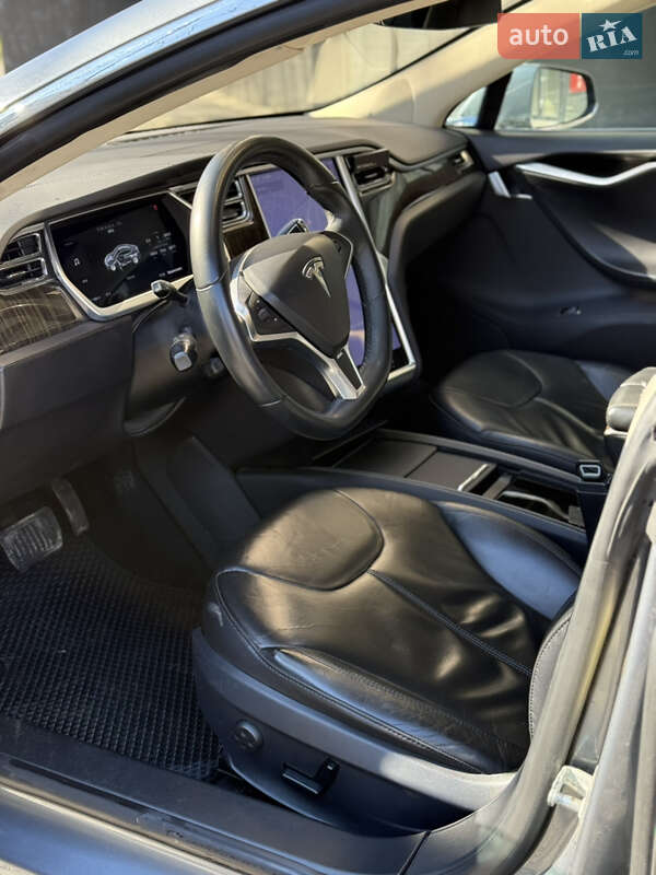 Лифтбек Tesla Model S 2013 в Ужгороде