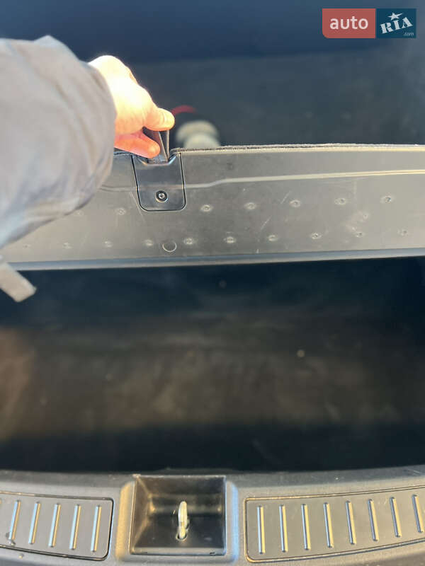 Лифтбек Tesla Model S 2013 в Ужгороде