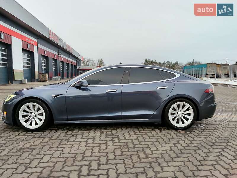 Ліфтбек Tesla Model S 2016 в Сарнах