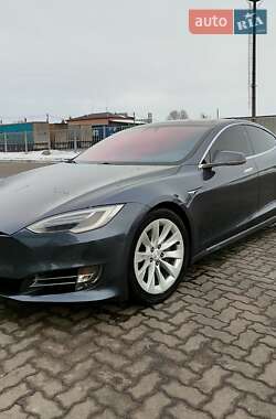 Ліфтбек Tesla Model S 2016 в Сарнах