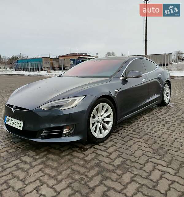 Tesla Model S 2016