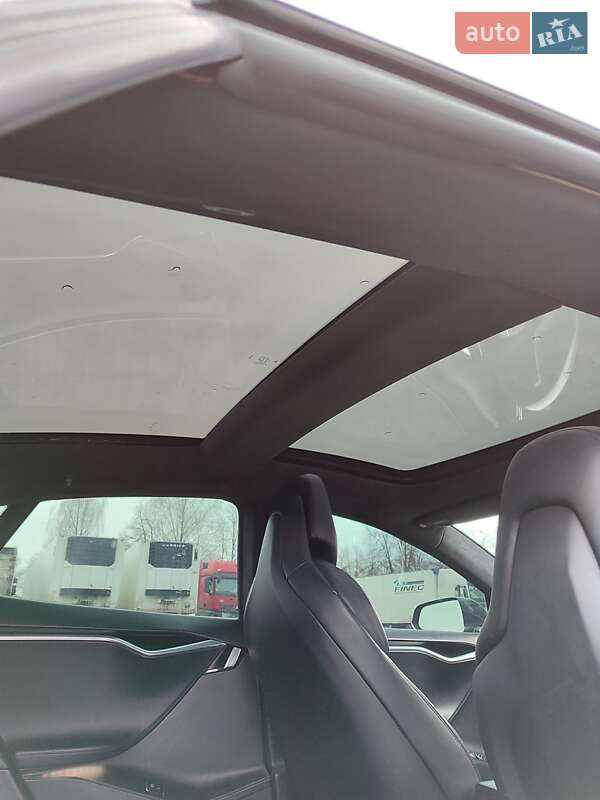 Ліфтбек Tesla Model S 2016 в Сарнах