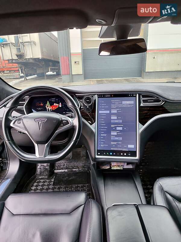 Ліфтбек Tesla Model S 2016 в Сарнах