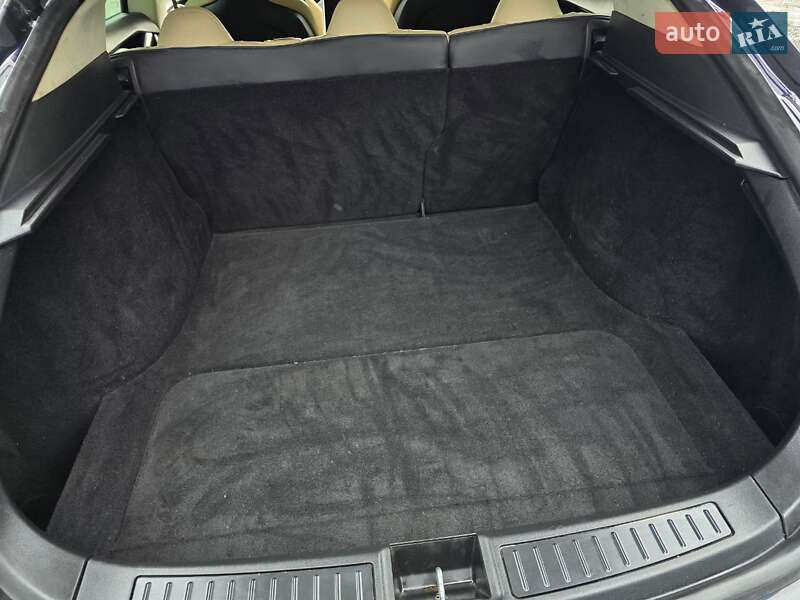 Лифтбек Tesla Model S 2014 в Тернополе
