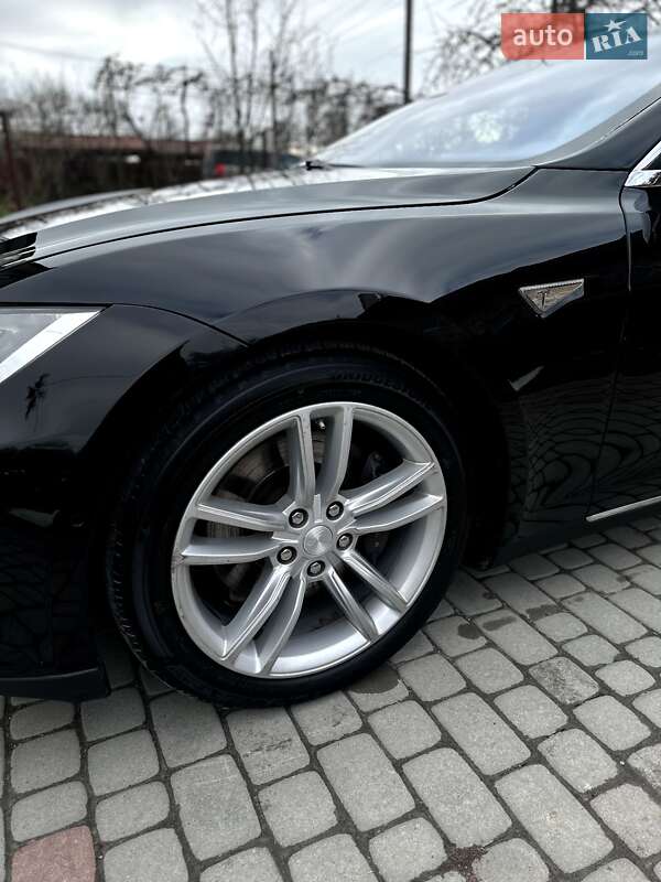 Ліфтбек Tesla Model S 2015 в Львові