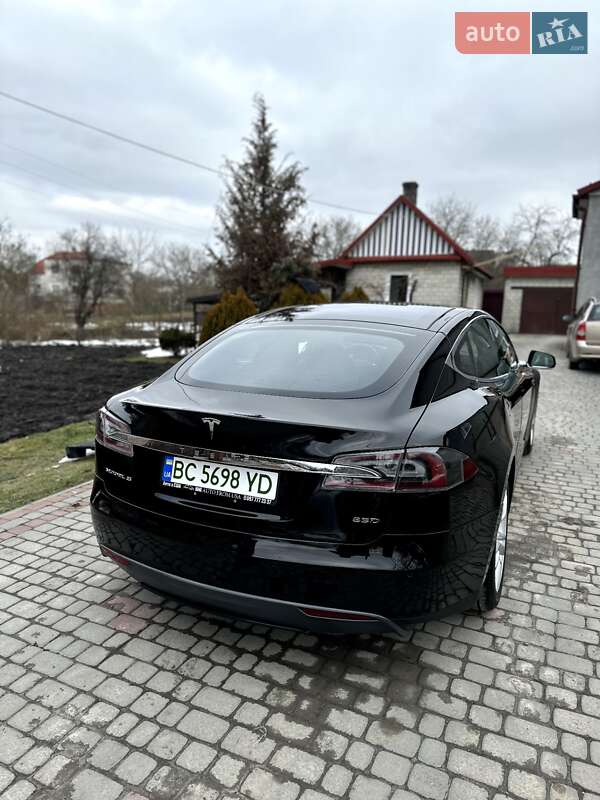 Ліфтбек Tesla Model S 2015 в Львові