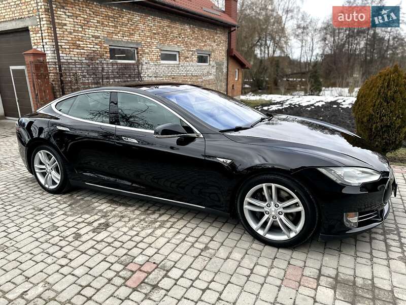 Ліфтбек Tesla Model S 2015 в Львові