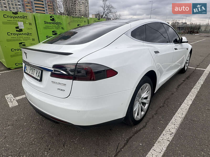 Лифтбек Tesla Model S 2015 в Киеве