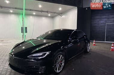 Ліфтбек Tesla Model S 2016 в Чернівцях